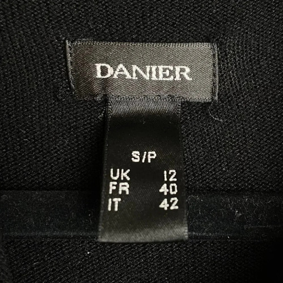 Danier Black Cowl  Neck Sleeveless Top - Picture 7 of 9